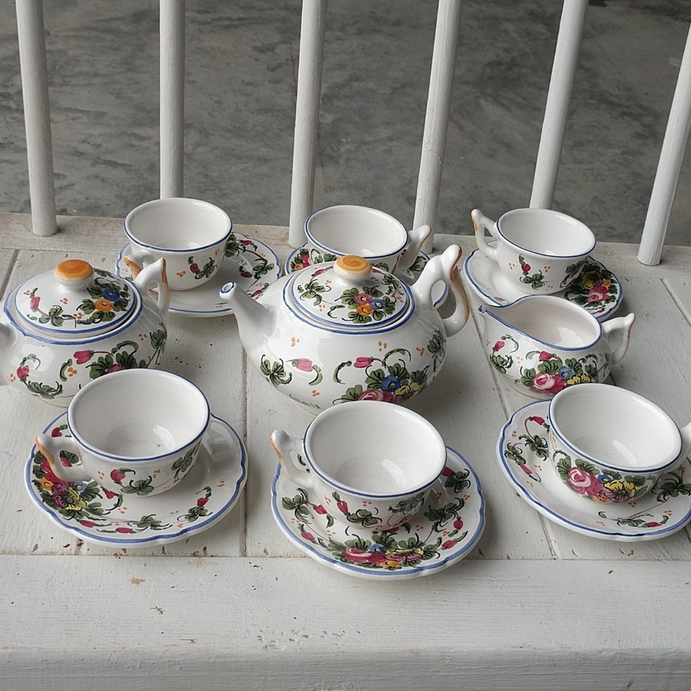 Simonetti Dipinto a Mano 15 piece vintage Italian tea set.